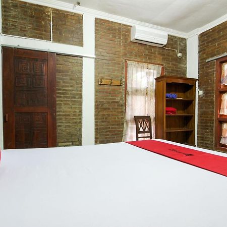 Salakan Reddoorz Near Rumah Sakit Wirosaban מראה חיצוני תמונה