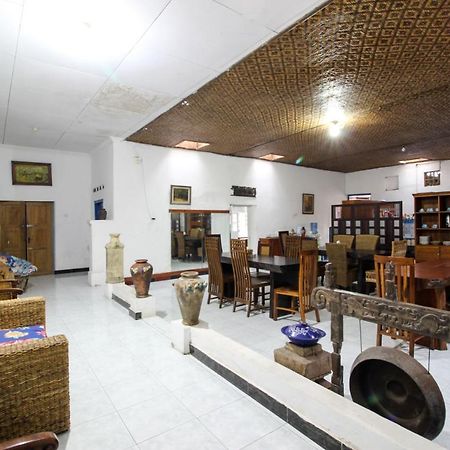 Salakan Reddoorz Near Rumah Sakit Wirosaban מראה חיצוני תמונה
