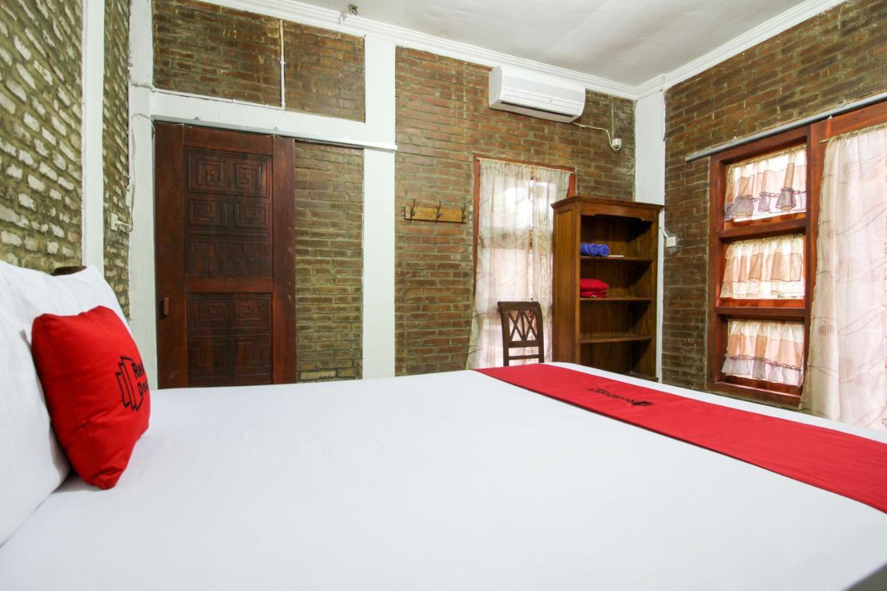 Salakan Reddoorz Near Rumah Sakit Wirosaban מראה חיצוני תמונה