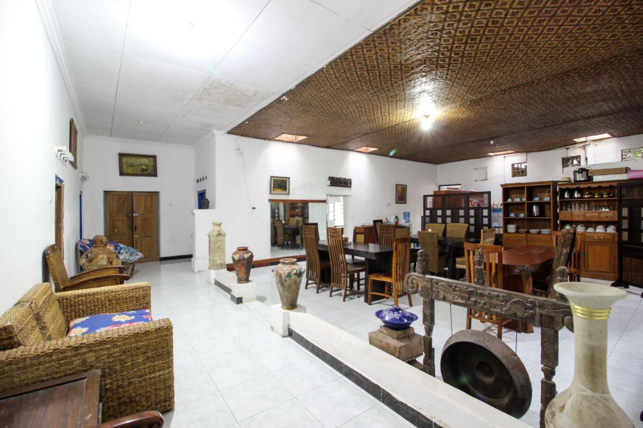 Salakan Reddoorz Near Rumah Sakit Wirosaban מראה חיצוני תמונה