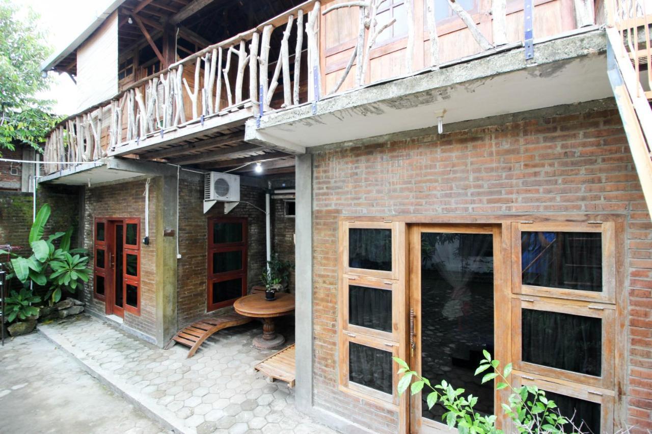 Salakan Reddoorz Near Rumah Sakit Wirosaban מראה חיצוני תמונה