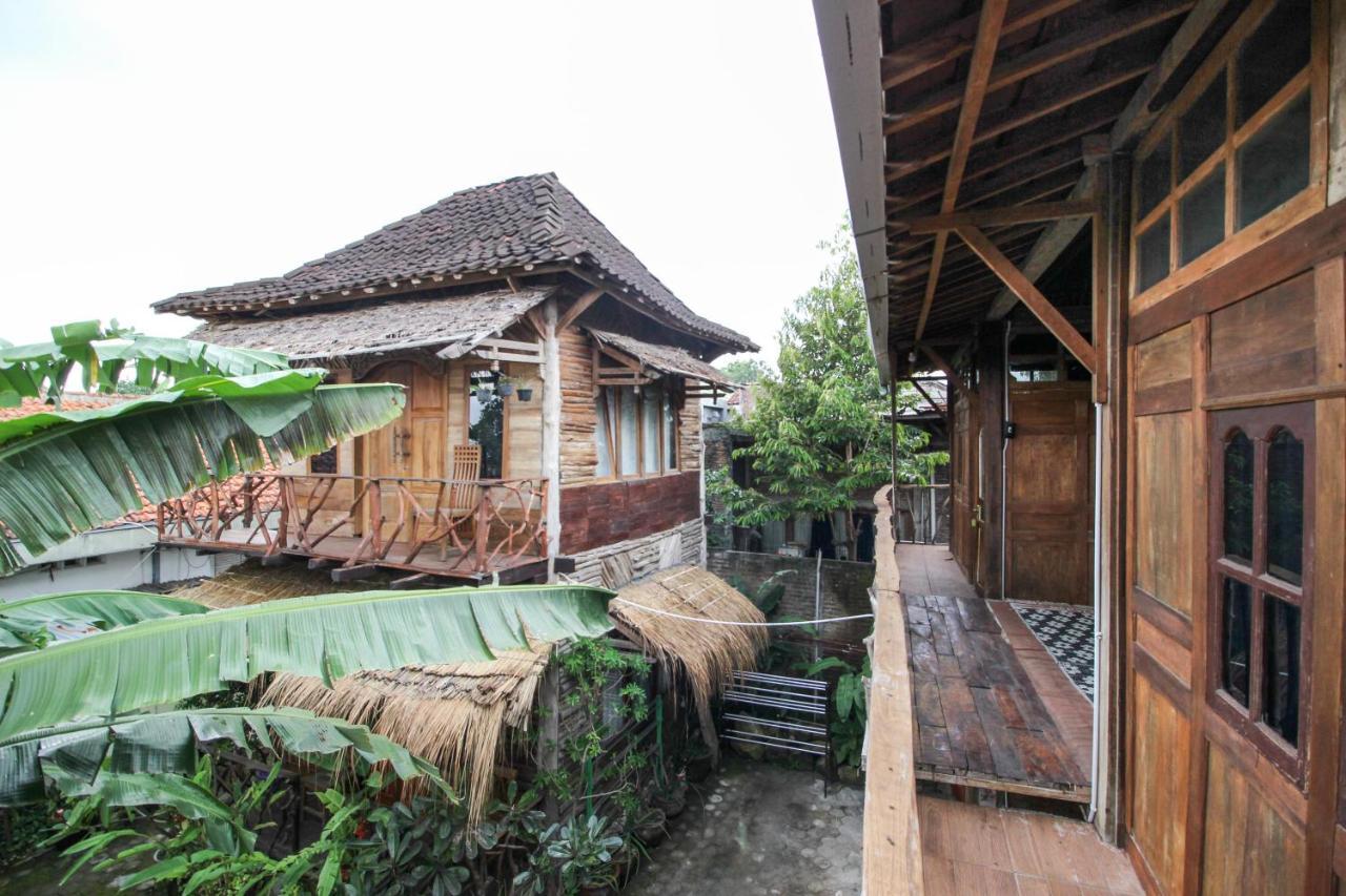 Salakan Reddoorz Near Rumah Sakit Wirosaban מראה חיצוני תמונה