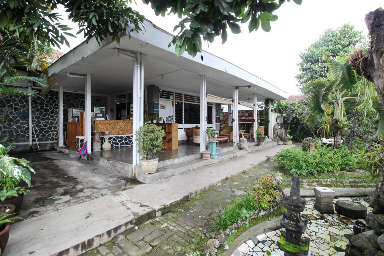 Salakan Reddoorz Near Rumah Sakit Wirosaban מראה חיצוני תמונה