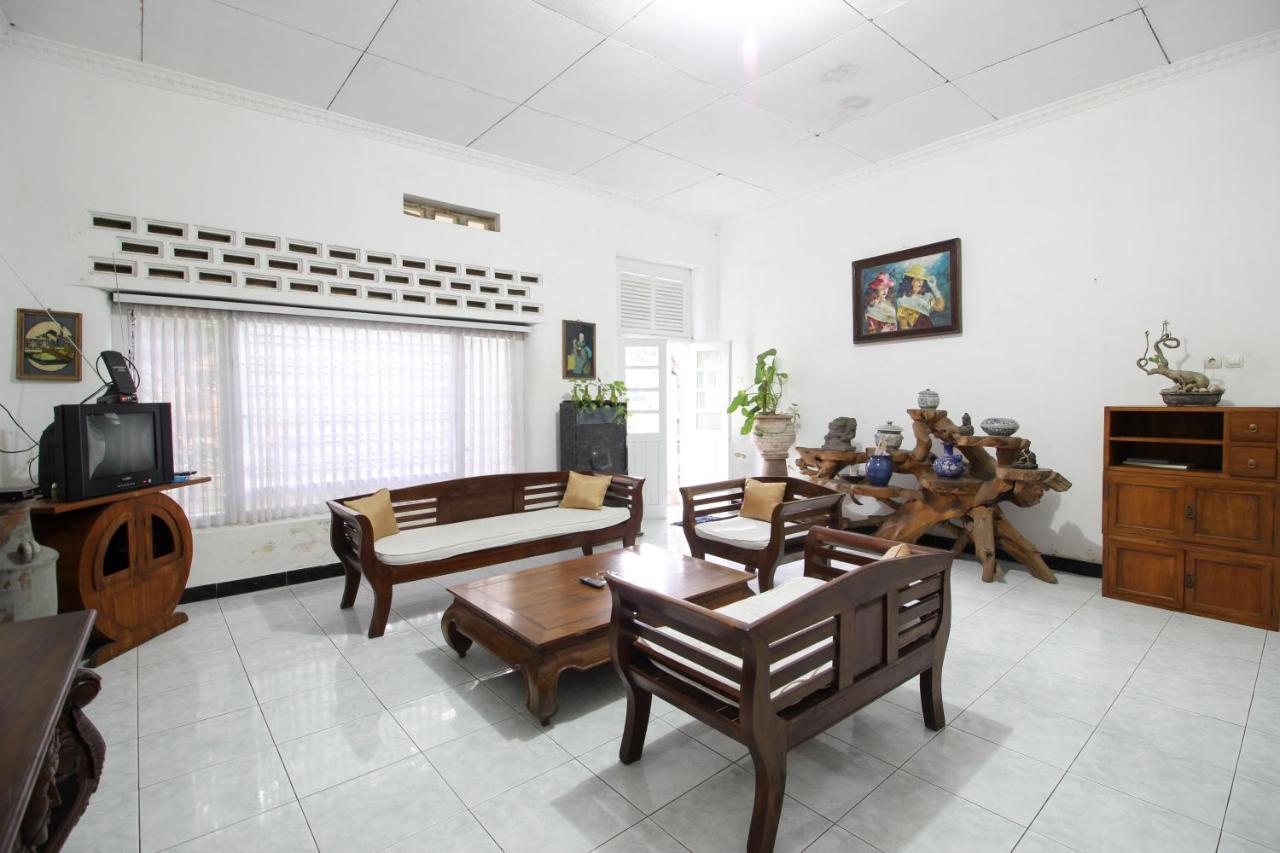 Salakan Reddoorz Near Rumah Sakit Wirosaban מראה חיצוני תמונה