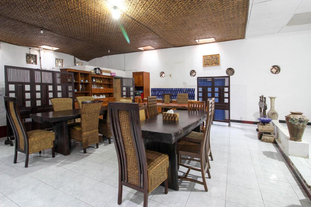 Salakan Reddoorz Near Rumah Sakit Wirosaban מראה חיצוני תמונה