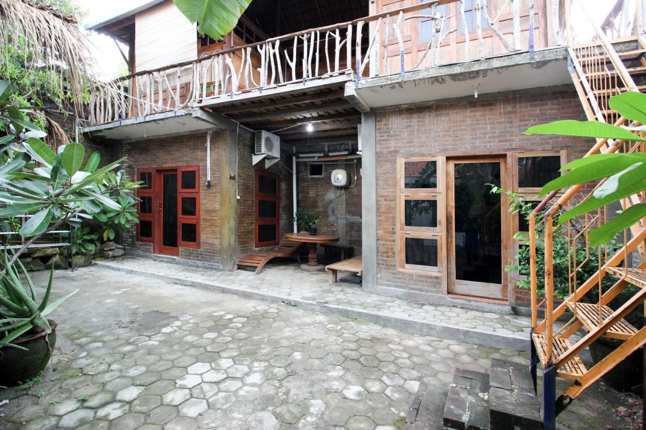 Salakan Reddoorz Near Rumah Sakit Wirosaban מראה חיצוני תמונה