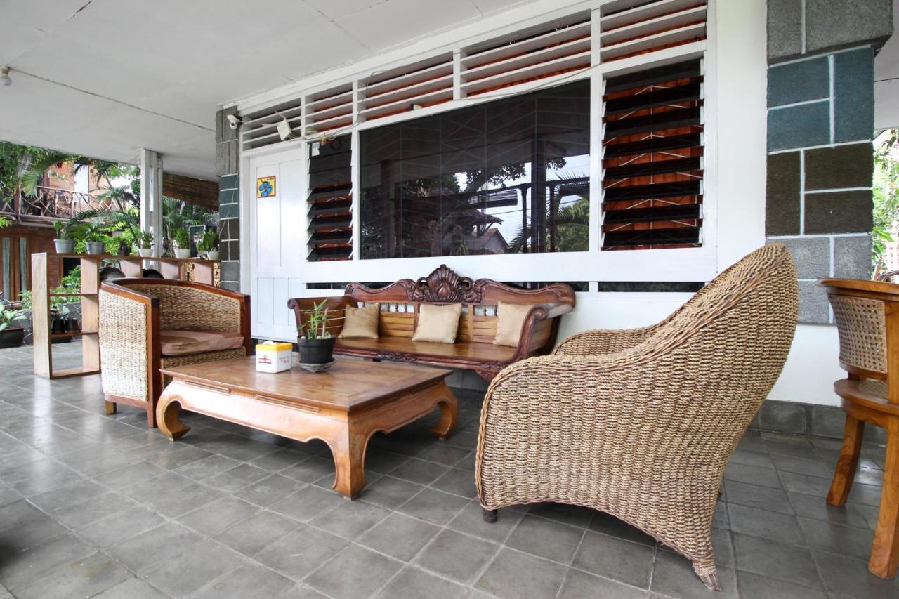 Salakan Reddoorz Near Rumah Sakit Wirosaban מראה חיצוני תמונה