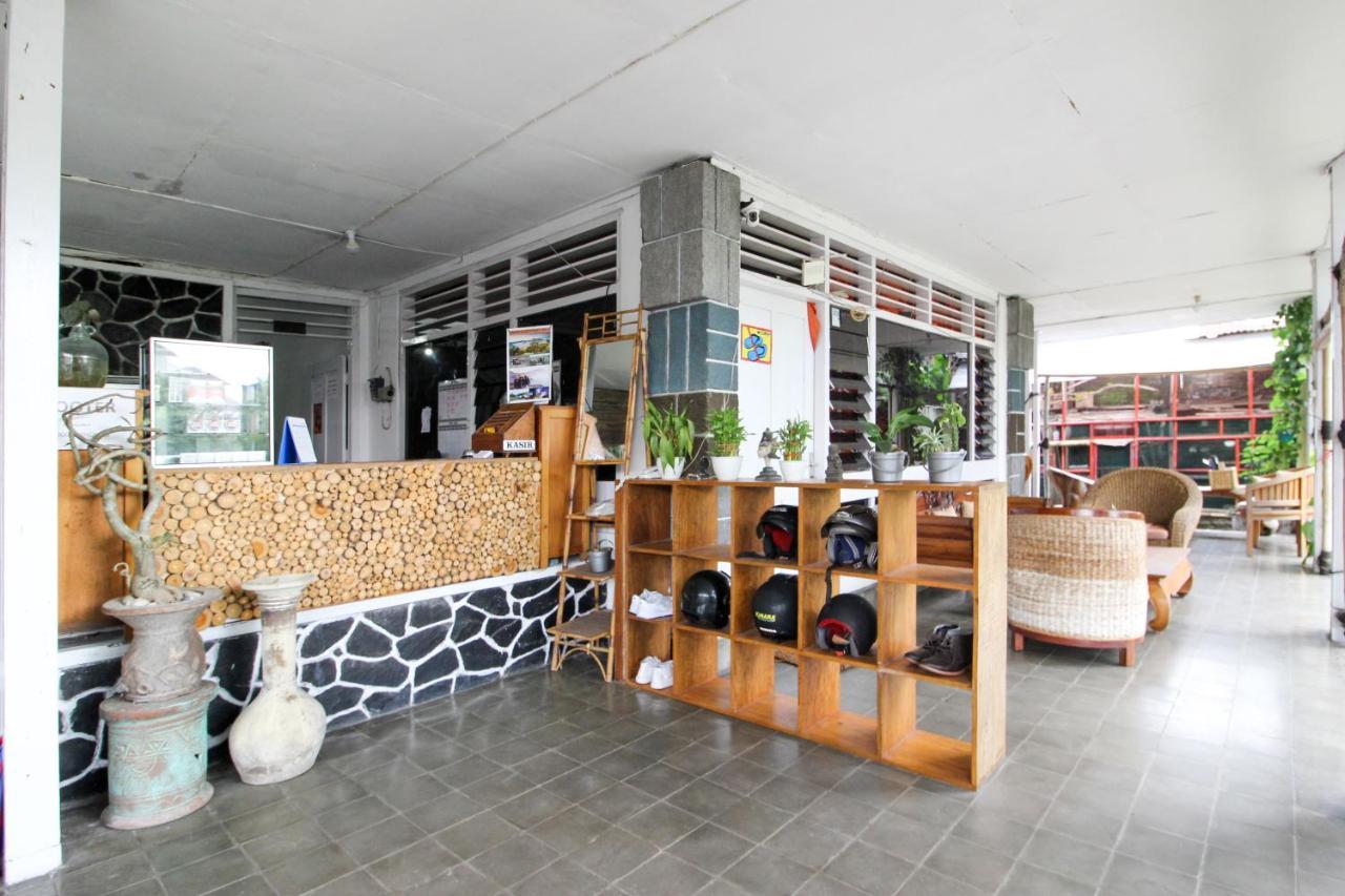 Salakan Reddoorz Near Rumah Sakit Wirosaban מראה חיצוני תמונה