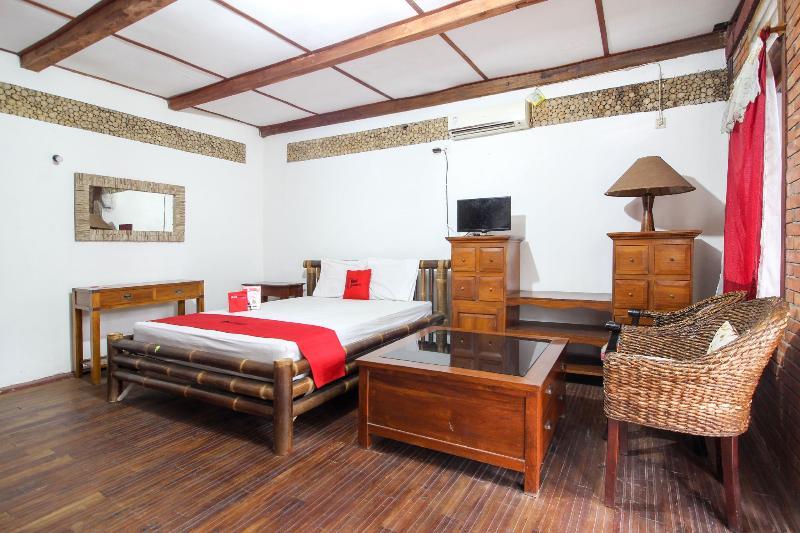 Salakan Reddoorz Near Rumah Sakit Wirosaban מראה חיצוני תמונה