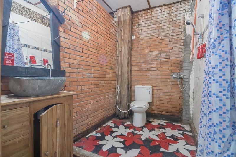 Salakan Reddoorz Near Rumah Sakit Wirosaban מראה חיצוני תמונה